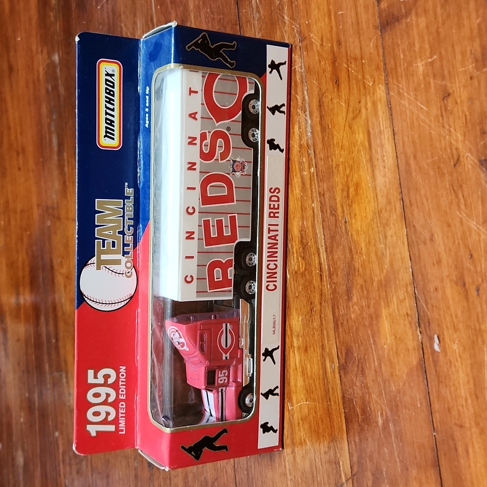 1995 Cincinnati Reds Semi truck Collectible Matchbox